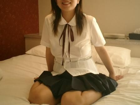 11区权威大评选:最有女人味的性感坐姿是?