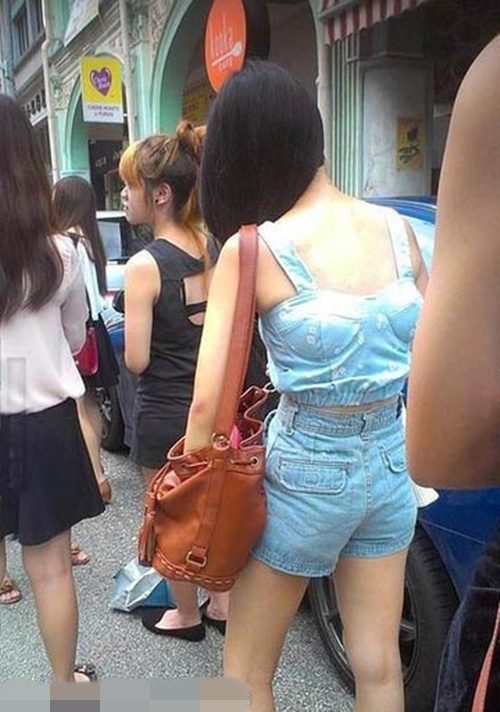 隔壁桌男孩和女孩吵架，原因是男孩嫌女孩太黑-囧客圈