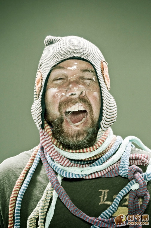 图片[30]-艺术家胶带贴脸颊如僵尸附身一般[34P]-囧客圈