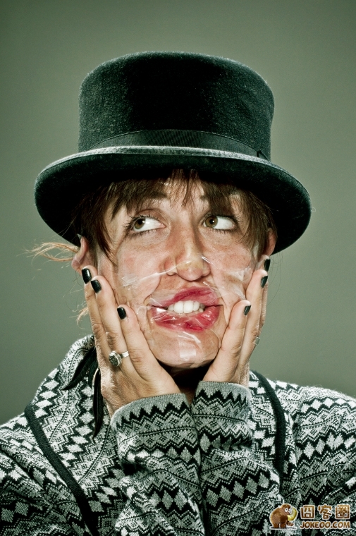 图片[16]-艺术家胶带贴脸颊如僵尸附身一般[34P]-囧客圈