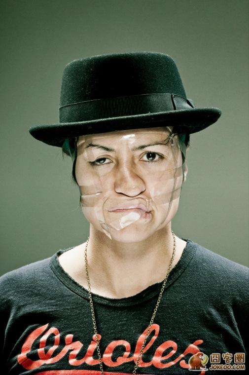 图片[10]-艺术家胶带贴脸颊如僵尸附身一般[34P]-囧客圈