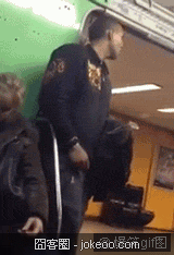 图片[2]-美女地铁上玩iphone的无知后果-囧客圈