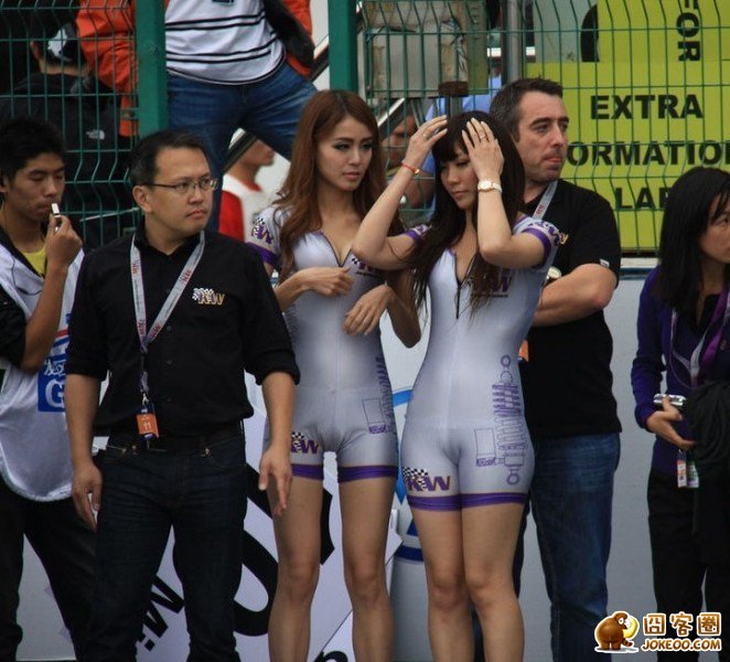 图片[3]-国内赛道女郎紧身衣“过紧”露尴尬[8P]-囧客圈